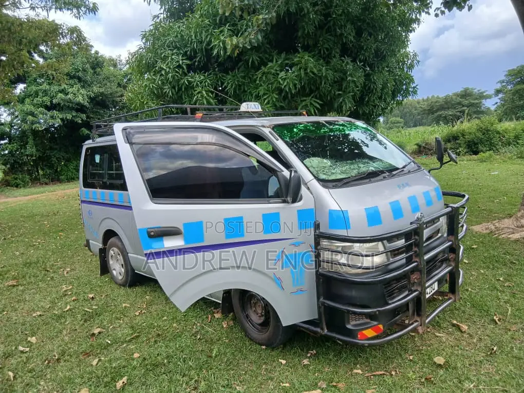 Toyota HiAce 2013 Beige