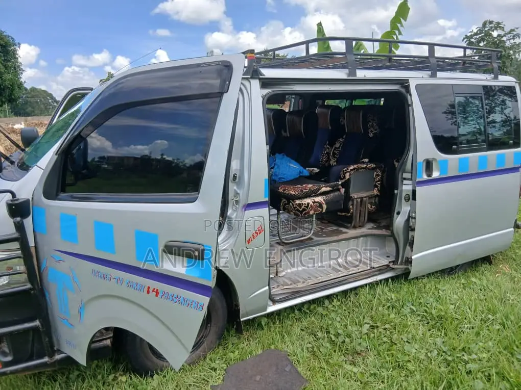 Toyota HiAce 2013 Beige