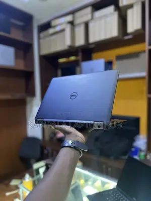 Laptop Dell Latitude E7270 8GB Intel Core i5 SSD 256GB