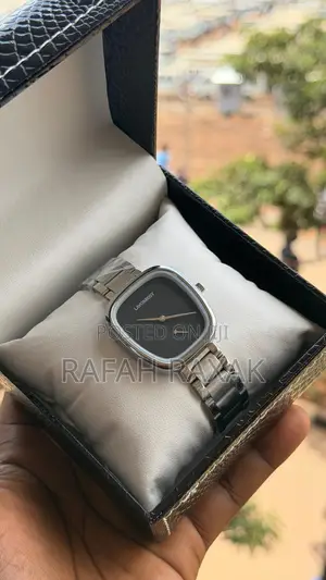 Black Dial Version of the Lavonrosy Lr01 Women’S Wristwatch