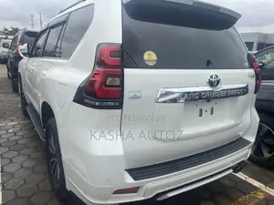 Toyota Land Cruiser Prado 2017 White