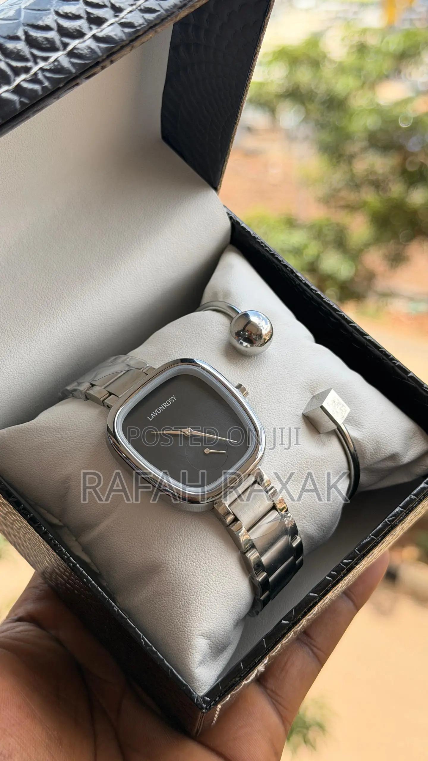 Lady’S Black Versión of the Lavonrosy Lr01 Gift Set