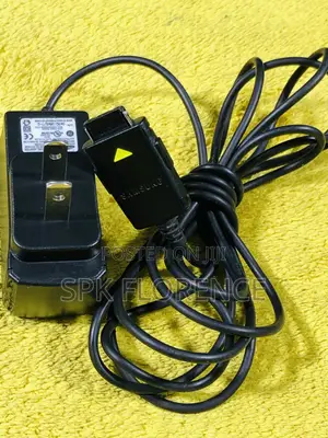 Samsung 5v 0.7a Adapter