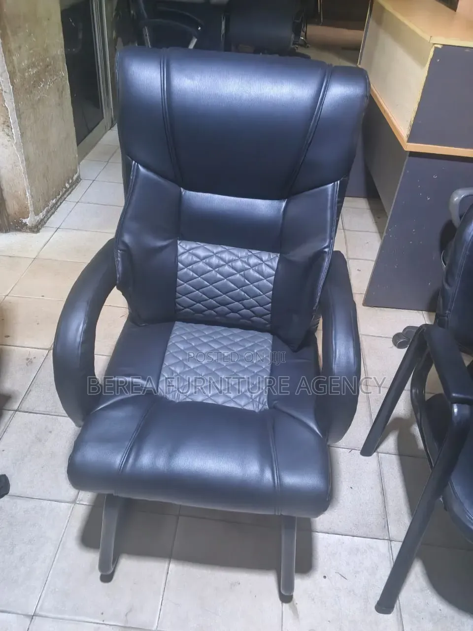 Comfortable Visitors Executive Chair