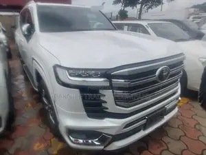 Toyota Land Cruiser 2022 White
