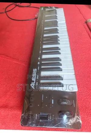 Alesis Q 49