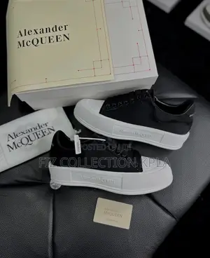 McQueen Mono Classic