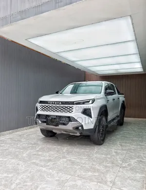 Toyota Hilux 2025 White