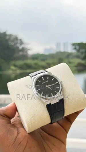 Analog Lookworld Timepiece
