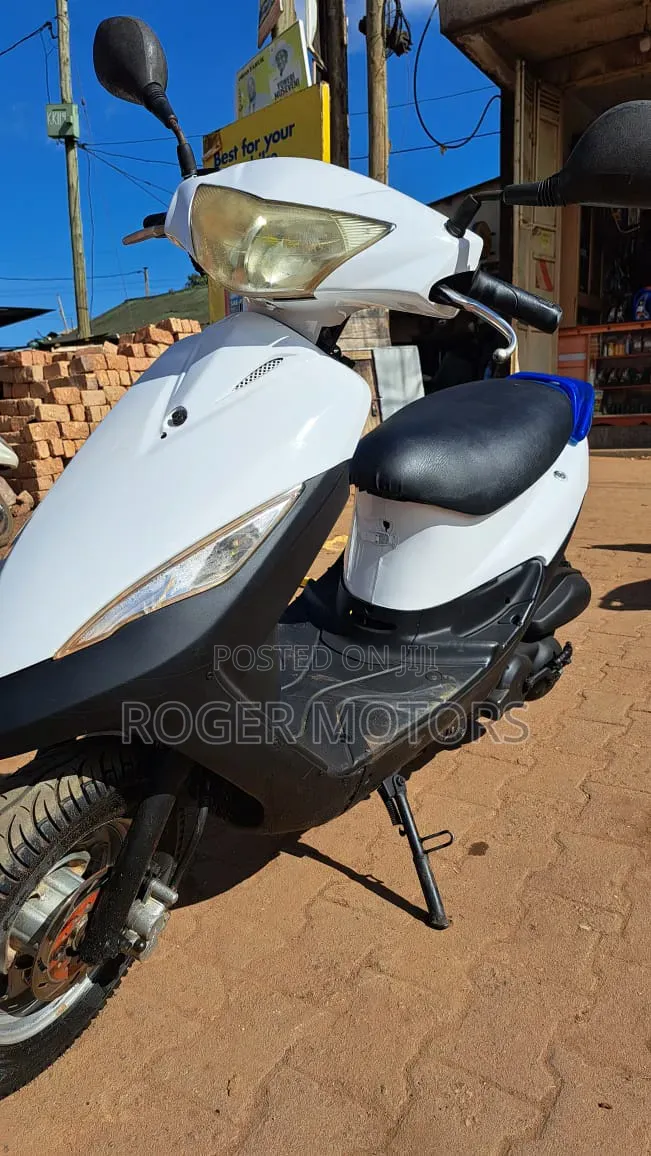 Bajaj Boxer 100 2012 Red