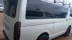 Toyota HiAce 2012 White