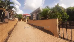 3bdrm Condo in Mbalwa, Wakiso / Wakiso for sale