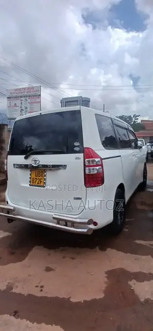 Toyota Noah 2011 White