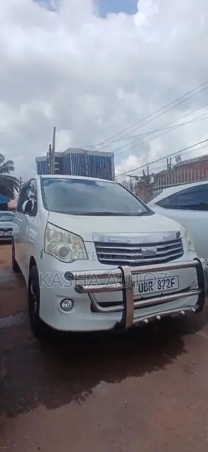 Toyota Noah 2011 White