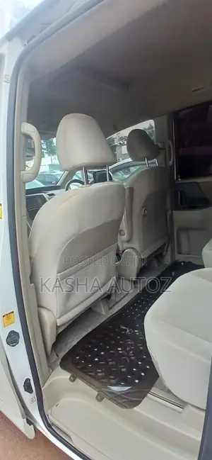 Toyota Noah 2011 White