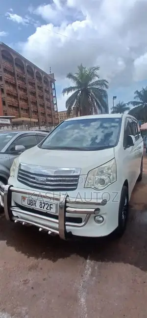 Toyota Noah 2011 White