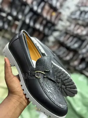 Classic Black Leather Loafers With Buckle Detail _Black\White