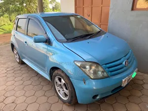 Toyota IST 2006 Blue
