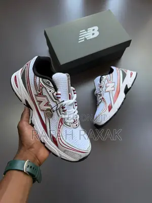 Marsh Green New Balance 740 Trainers