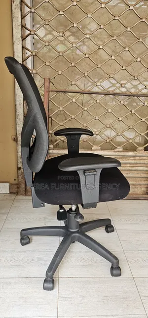 Strong Andcomfortable Cushion Office Chair
