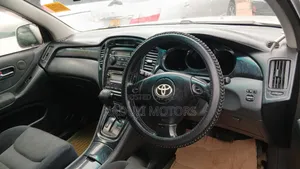 Toyota Kluger 2005 Silver
