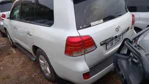 Toyota Land Cruiser 2009 White
