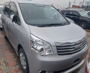 Toyota Noah 2012 Silver
