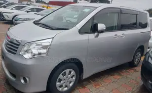 Toyota Noah 2012 Silver