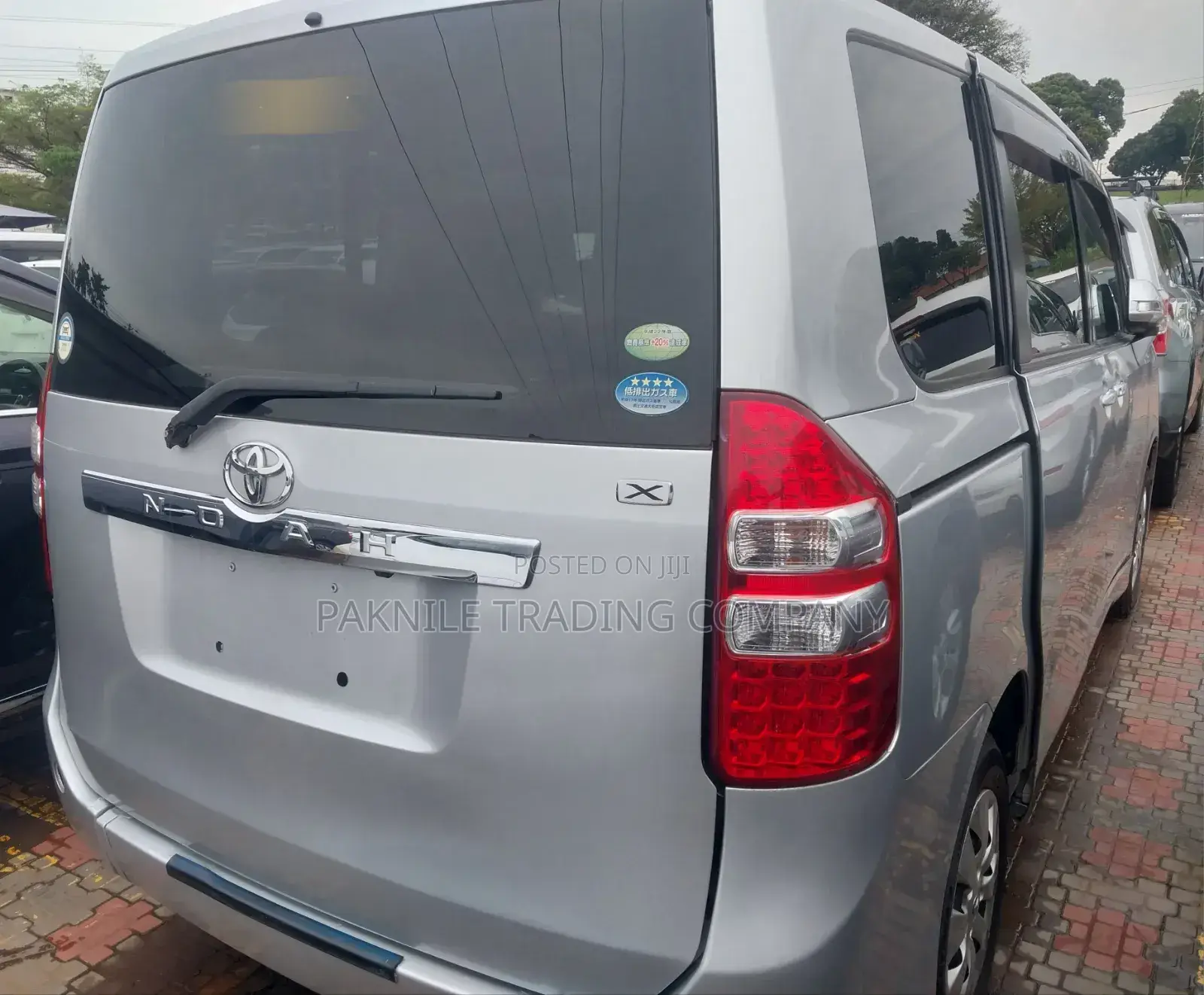Toyota Noah 2012 Silver