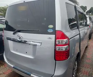 Toyota Noah 2012 Silver