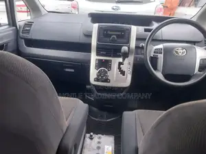 Toyota Noah 2012 Silver