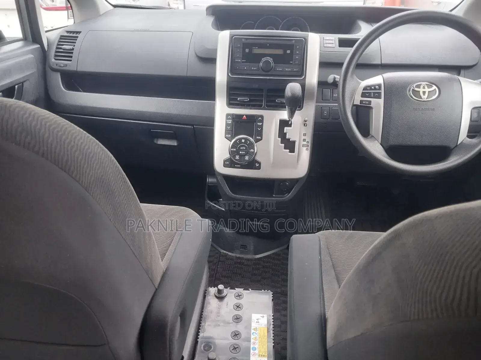 Toyota Noah 2012 Silver