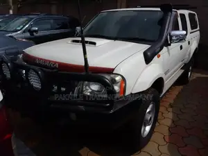 Nissan Navara 2013 White