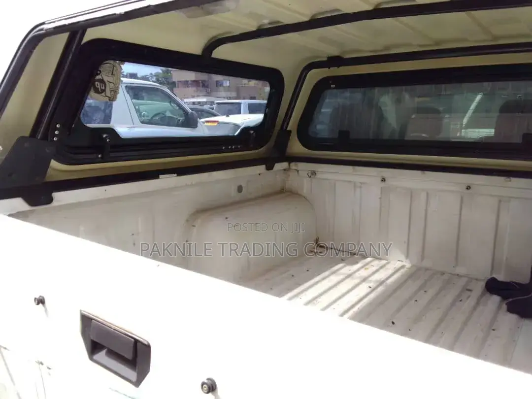 Nissan Navara 2013 White
