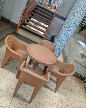 Outdoor Round Table + 4 Chairs