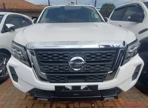 Nissan Navara 2022 White