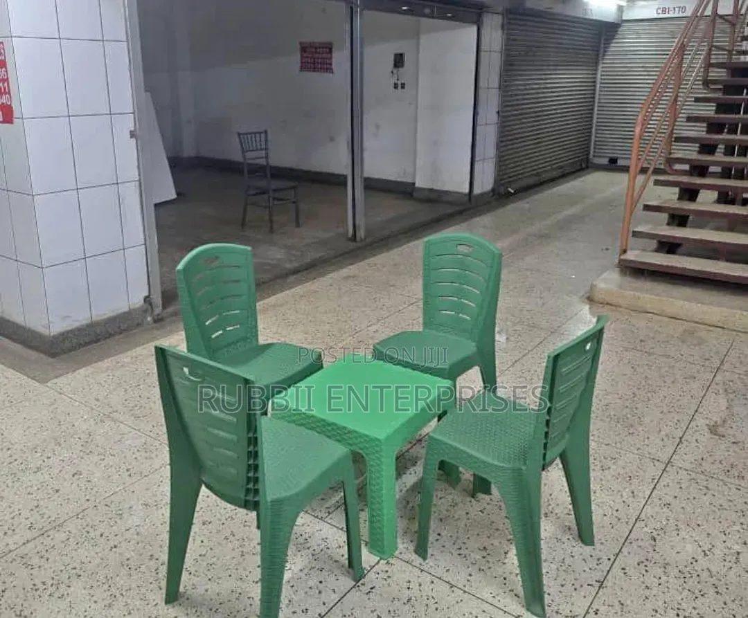 Plastic Table 4 Legs + 4 Chairs