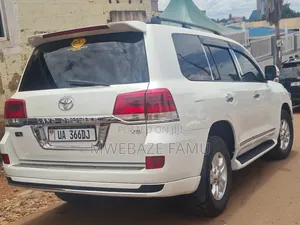 Toyota Land Cruiser 2015 White