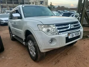 Mitsubishi Pajero 2010 White