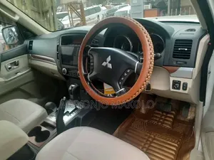 Mitsubishi Pajero 2010 White