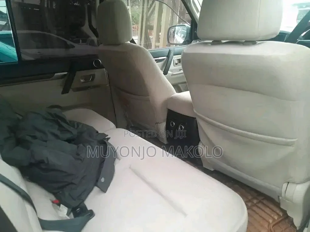 Mitsubishi Pajero 2010 White