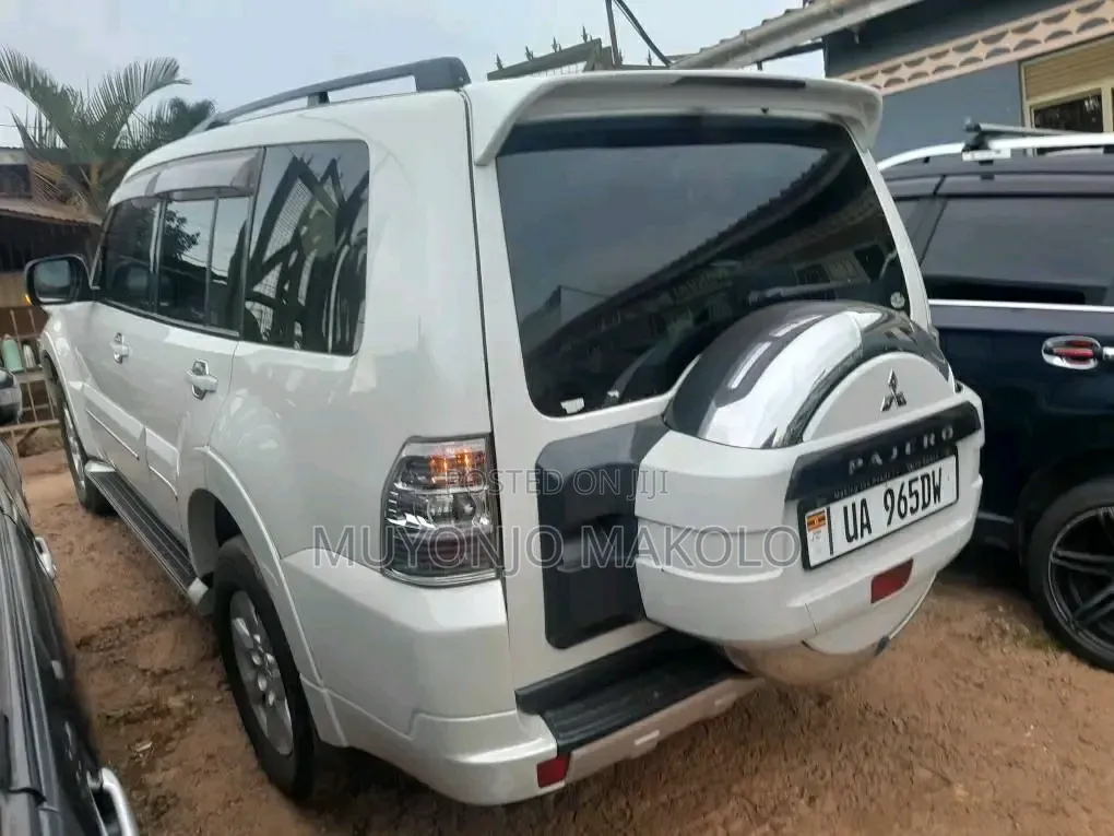 Mitsubishi Pajero 2010 White