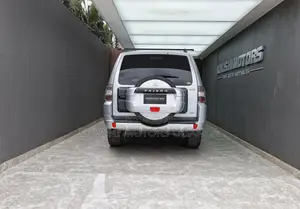 Mitsubishi Pajero 2013 Silver