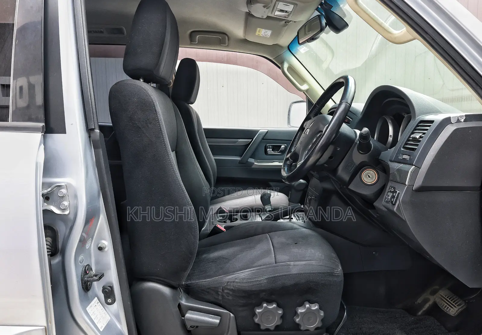 Mitsubishi Pajero 2013 Silver
