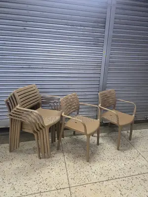Mastered Plastic Chairs Plastic Chairs