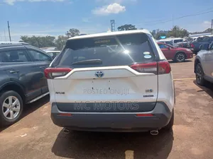Toyota RAV4 Limited AWD 2024 White