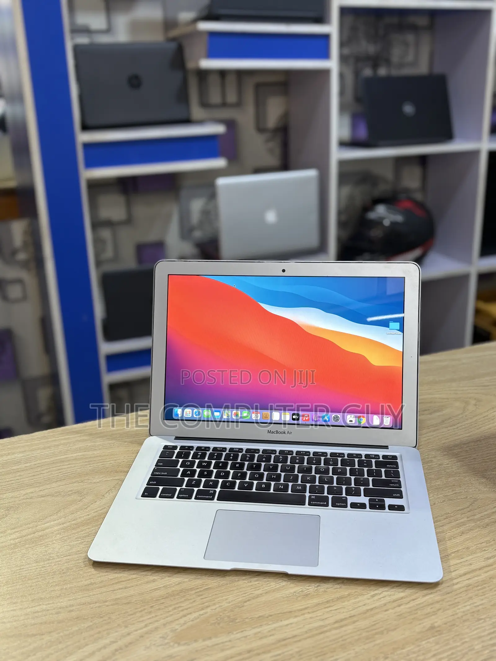 New Laptop Apple MacBook Air 4GB Intel Core i5 SSD 128GB