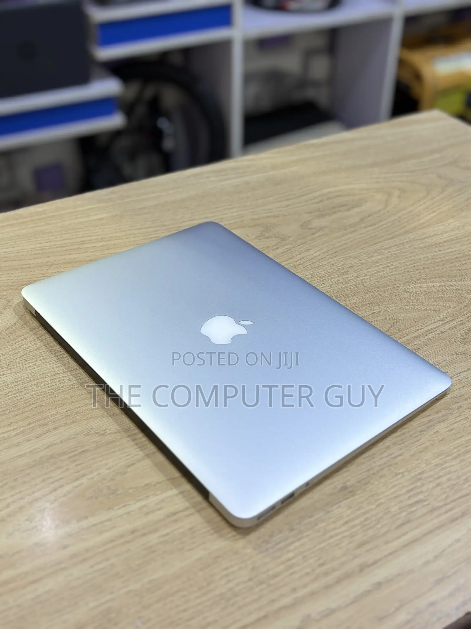 New Laptop Apple MacBook Air 4GB Intel Core i5 SSD 128GB