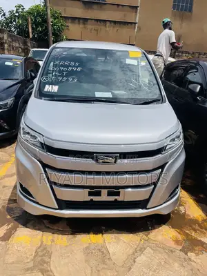 Toyota Noah 2.0 FWD (7 Seater) 2018 Silver