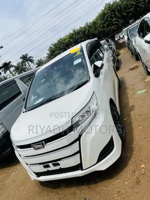 Toyota Noah 2.0 FWD (8 Seater) 2017 White